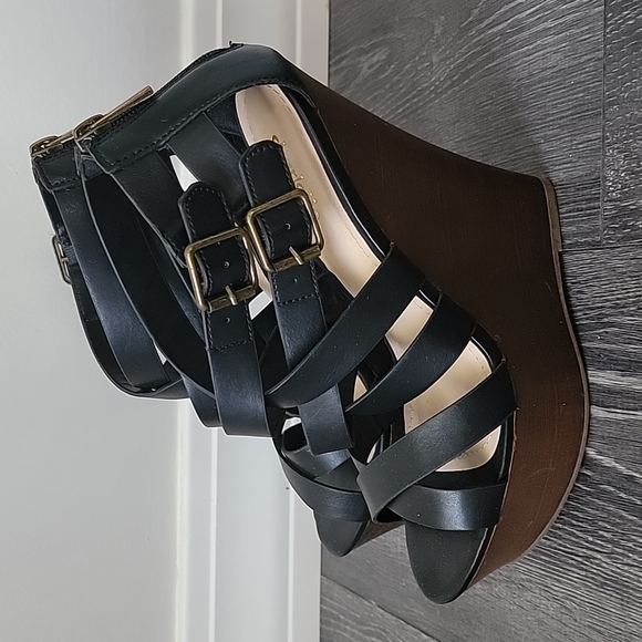 Heels - Picture 5 of 8